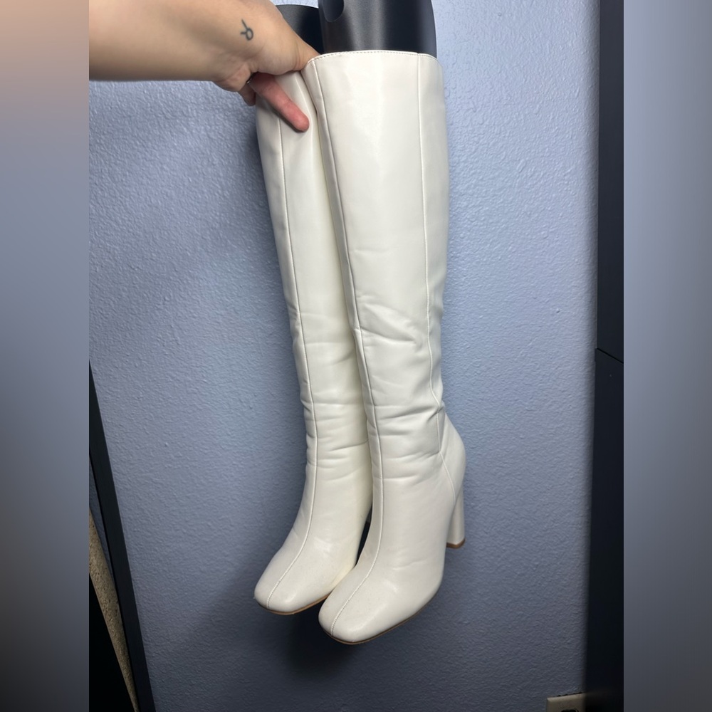 Oh Polly white boots 6.5 *wear and tear only on the bottom*